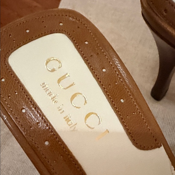 Gucci Two-Tone Brown and White Leather Slingback Heels - Picture 4 of 7